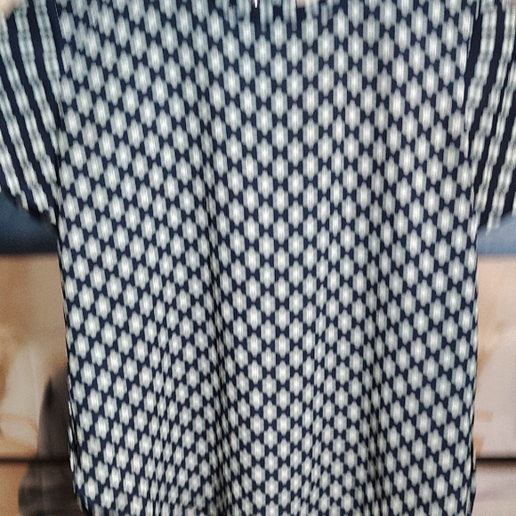 LOFT Navy and White Geometric Short Sleeve Top - Picture 4 of 5
